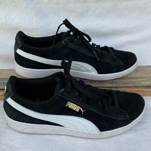 Puma Black Sneakers Sleek Design Comfortable Fit
